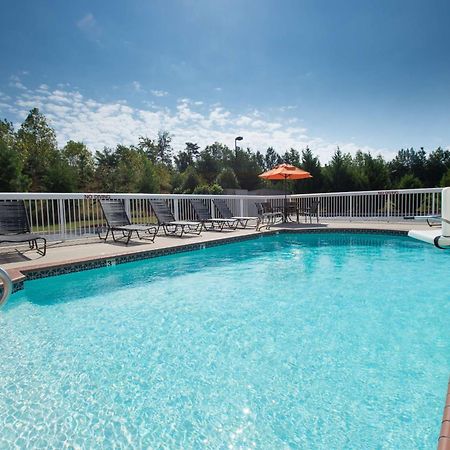 Hampton Inn Корнелия Экстерьер фото