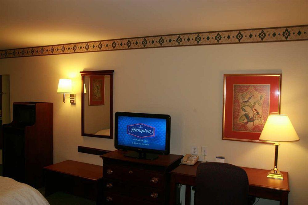 Hampton Inn Корнелия Номер фото