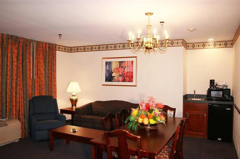 Hampton Inn Корнелия Номер фото