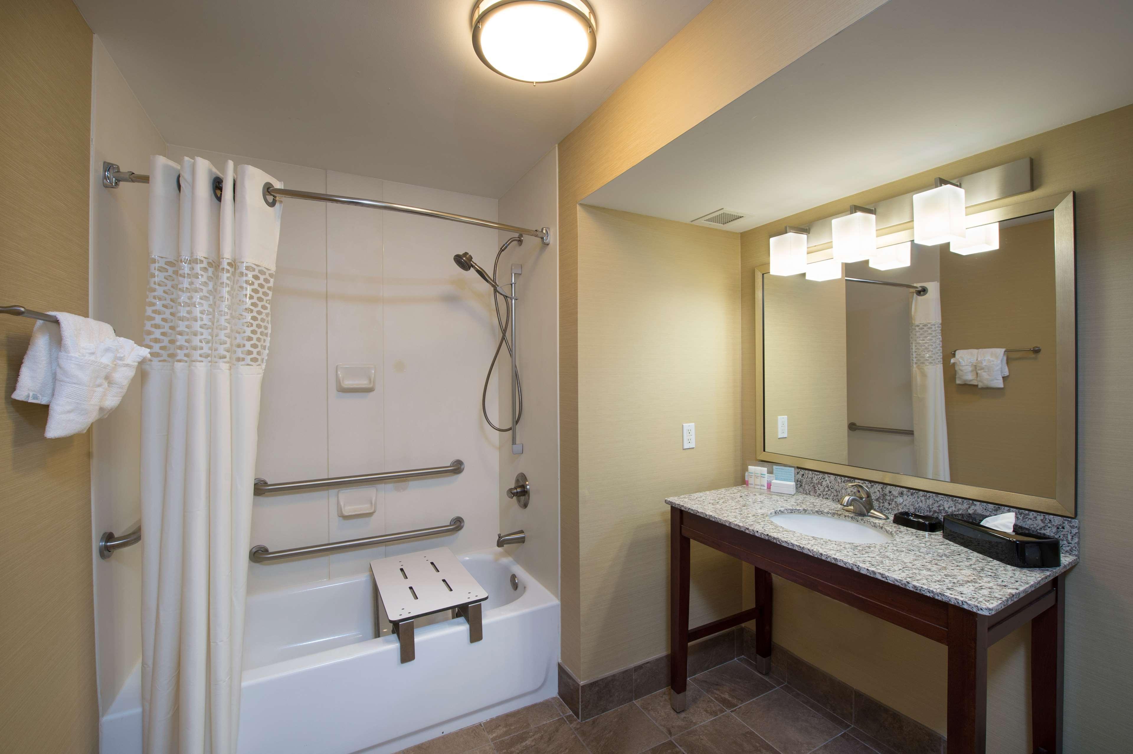 Hampton Inn Корнелия Экстерьер фото