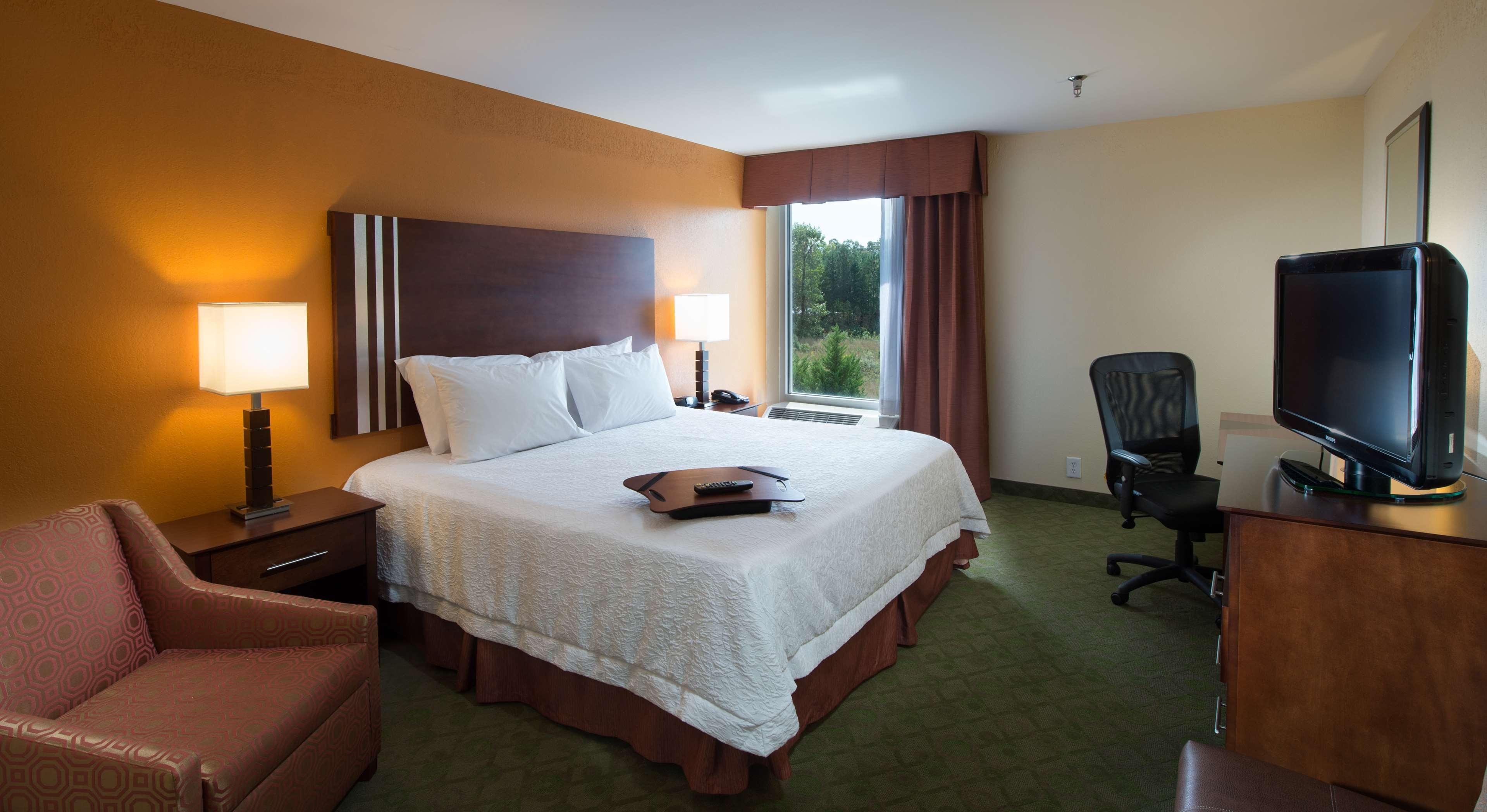 Hampton Inn Корнелия Экстерьер фото