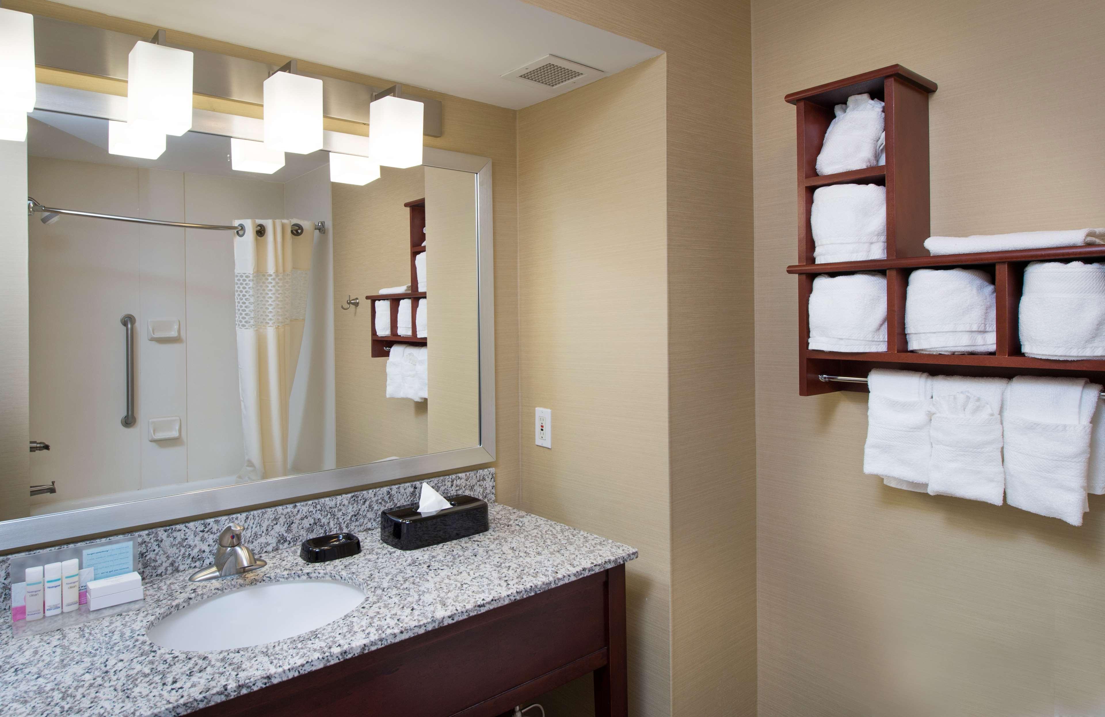 Hampton Inn Корнелия Экстерьер фото