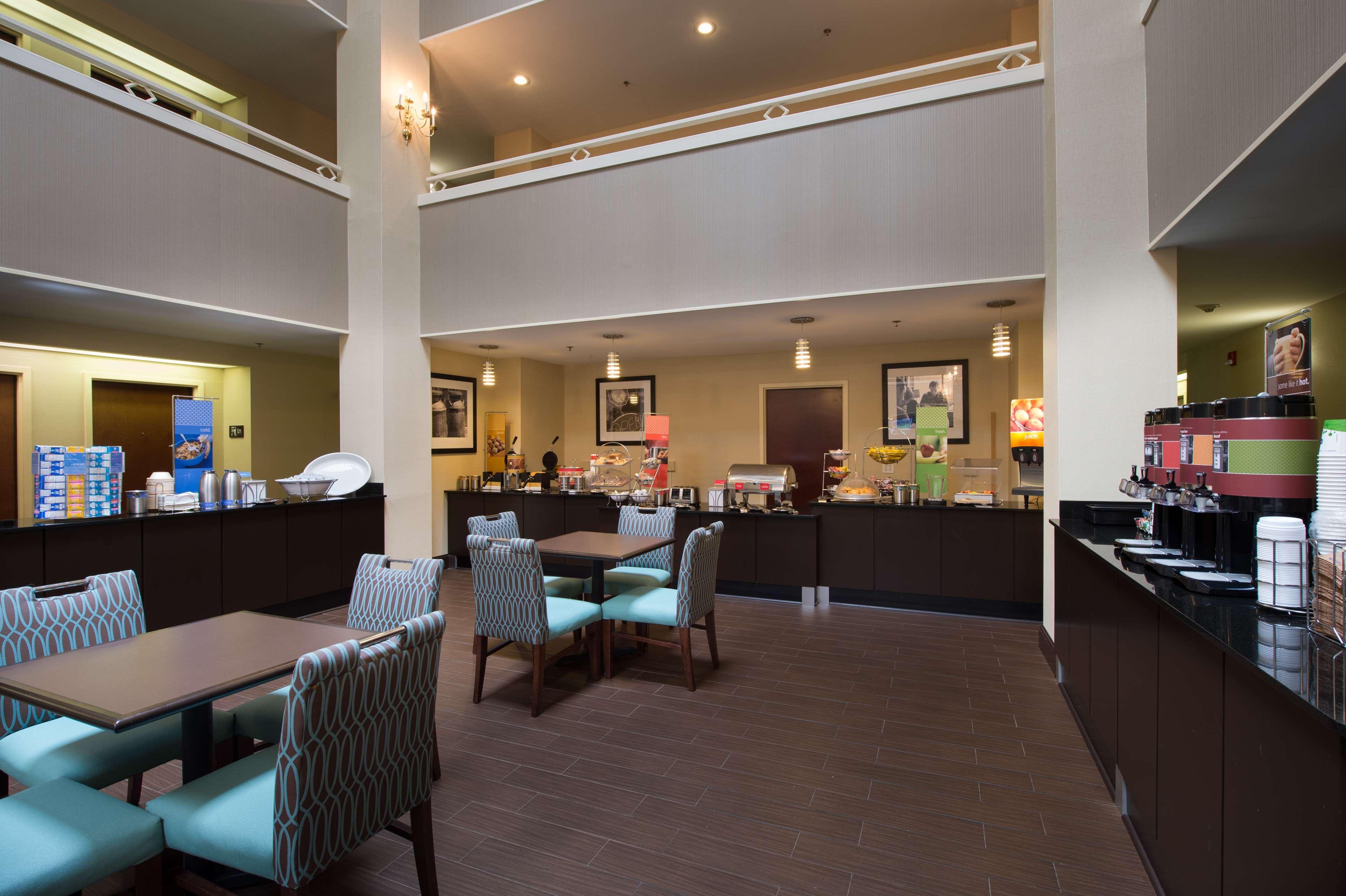 Hampton Inn Корнелия Экстерьер фото