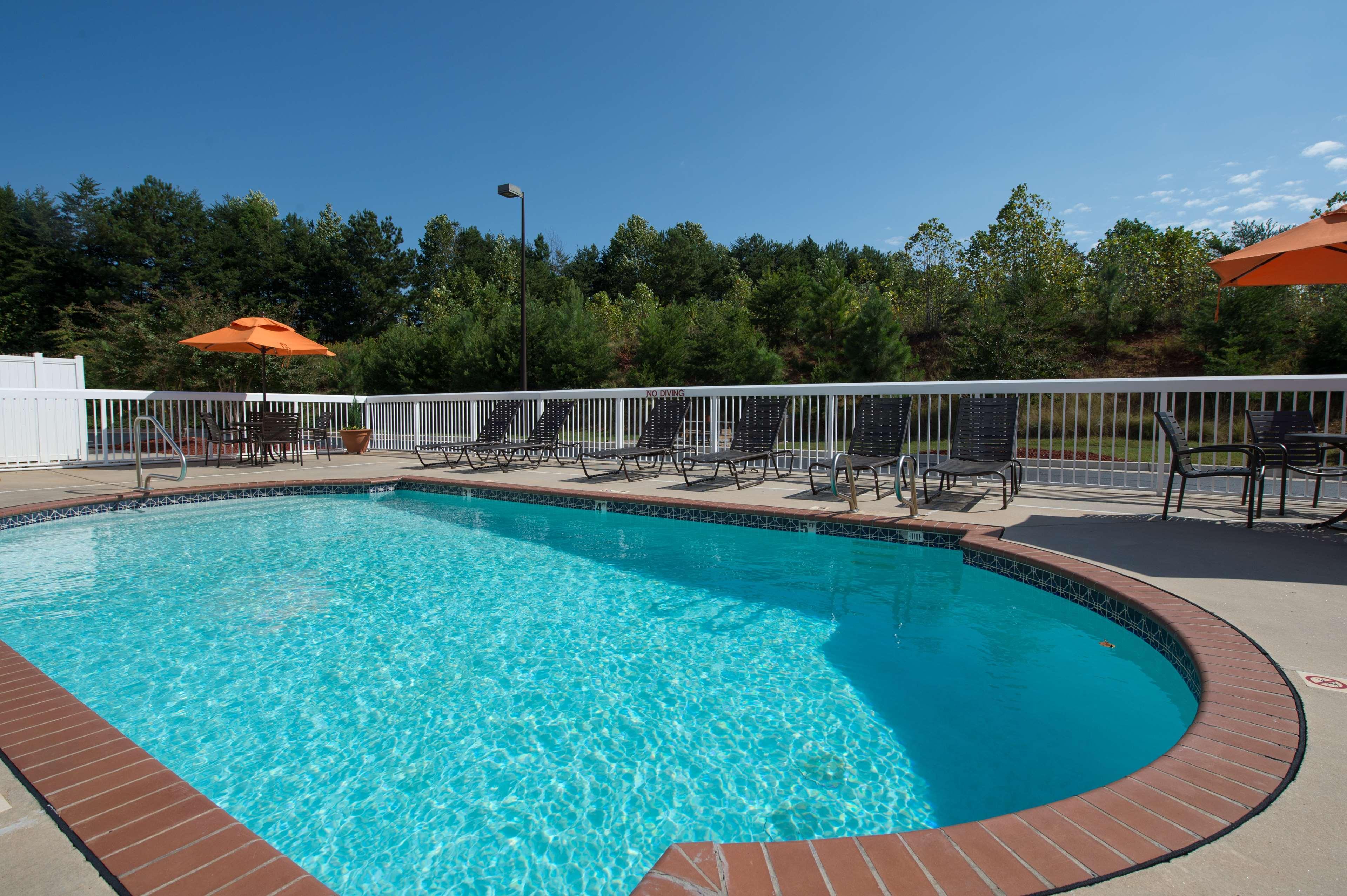 Hampton Inn Корнелия Экстерьер фото