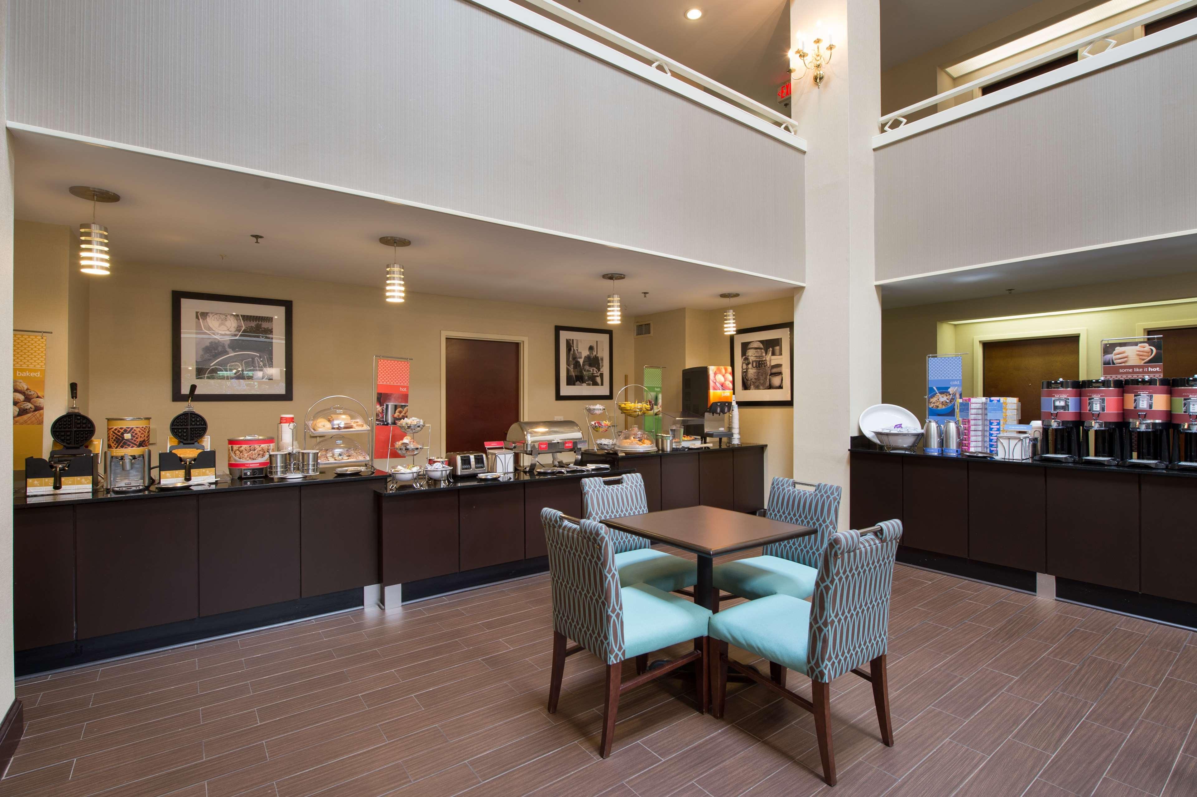 Hampton Inn Корнелия Экстерьер фото