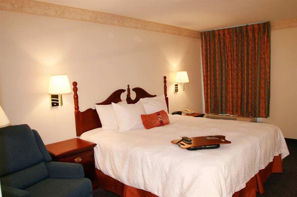 Hampton Inn Корнелия Номер фото