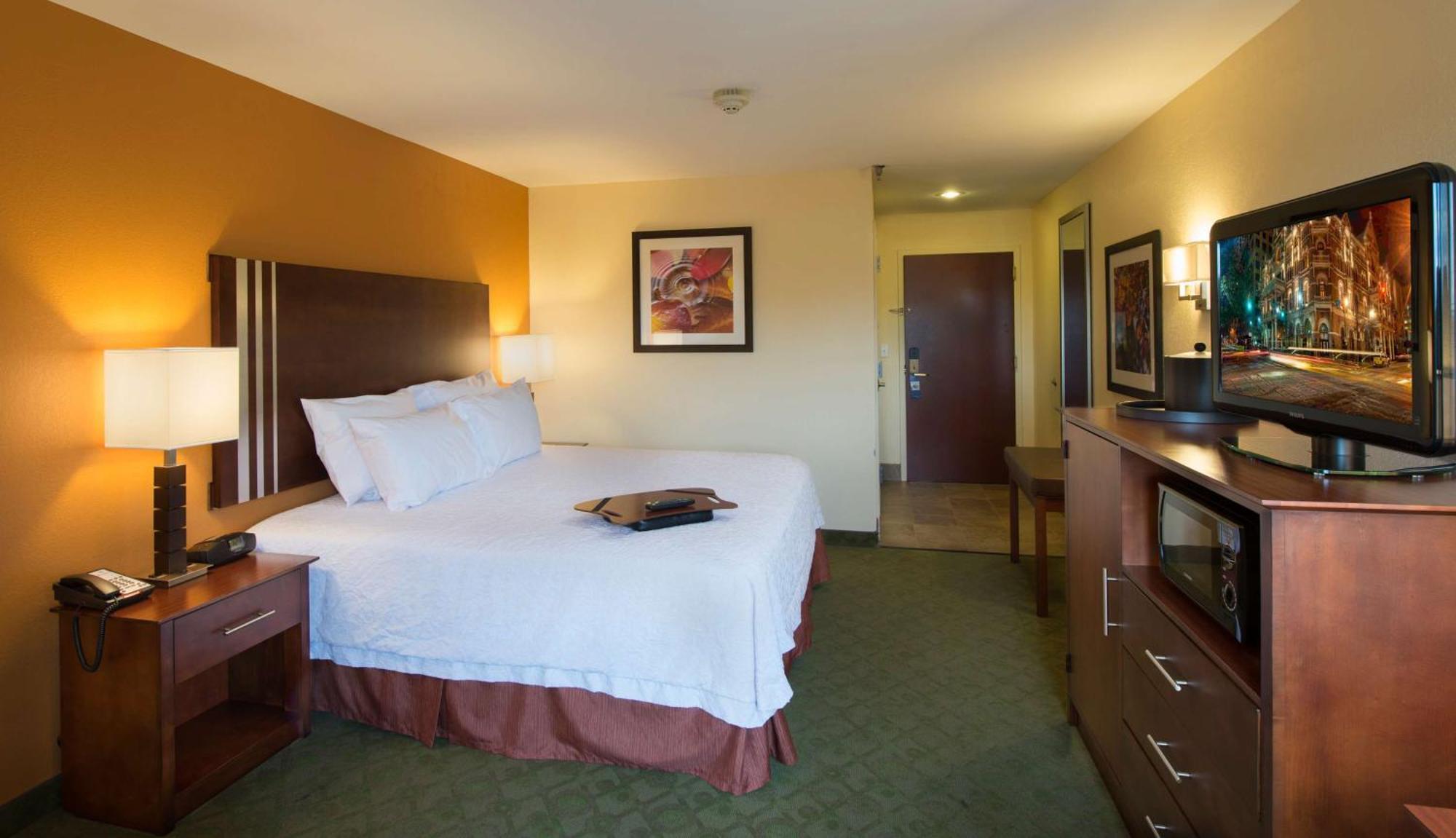 Hampton Inn Корнелия Экстерьер фото
