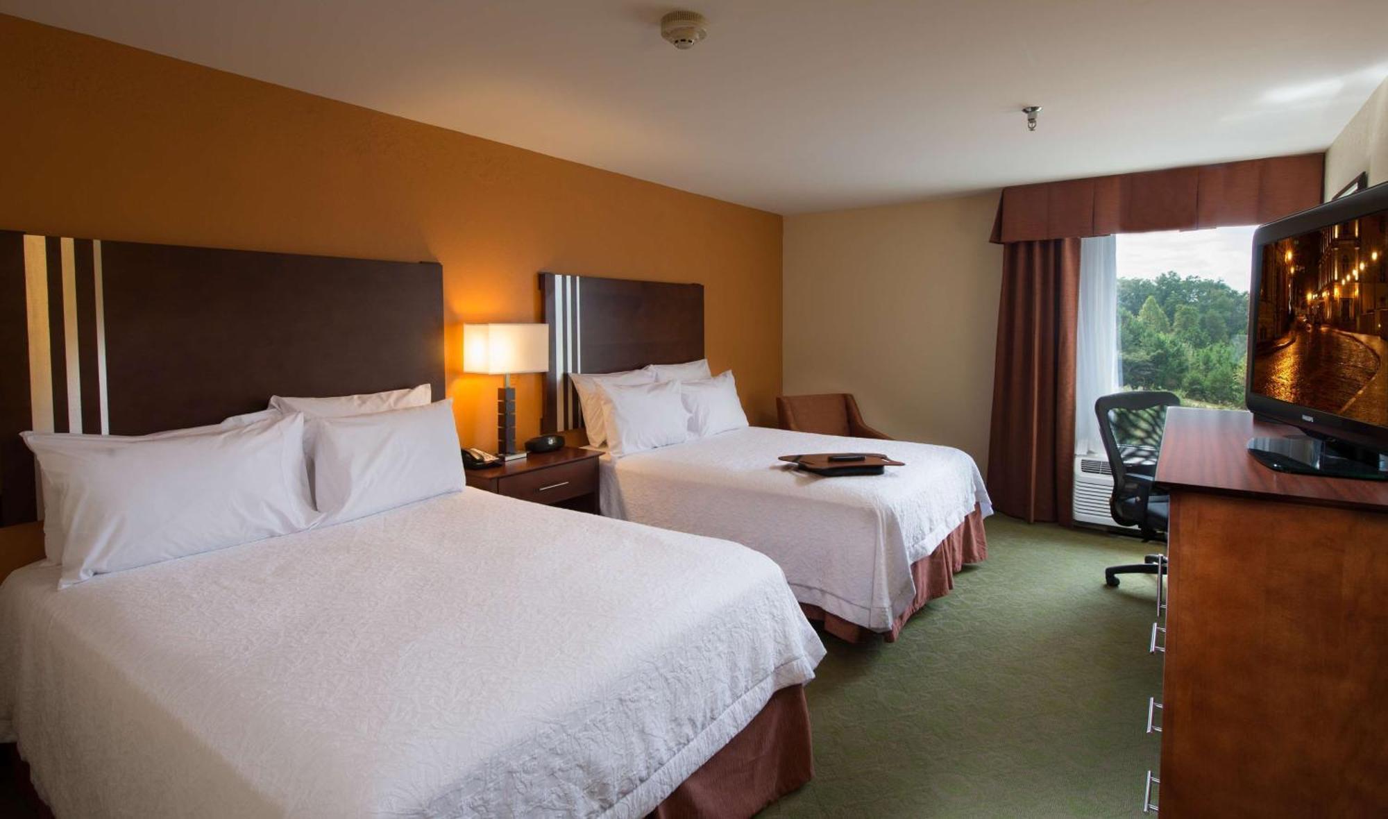Hampton Inn Корнелия Экстерьер фото