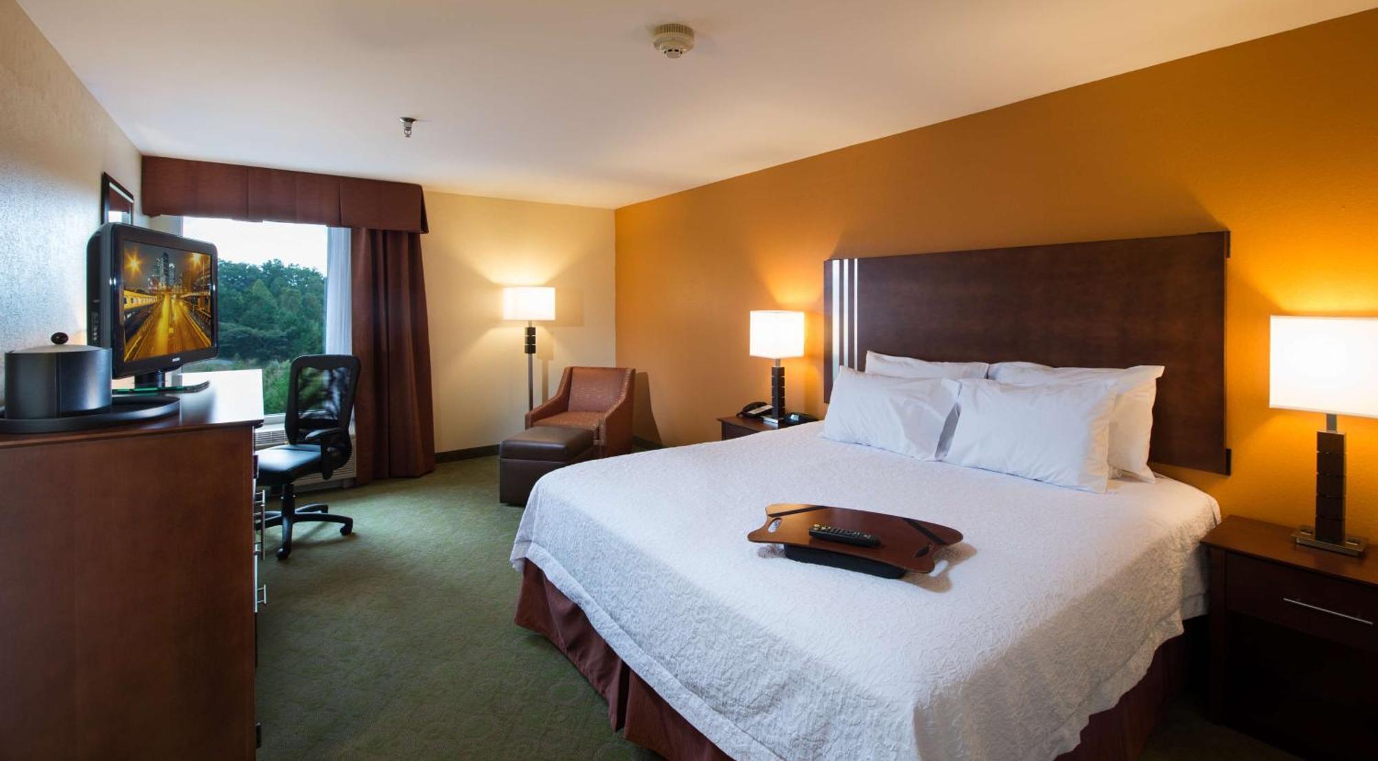 Hampton Inn Корнелия Экстерьер фото