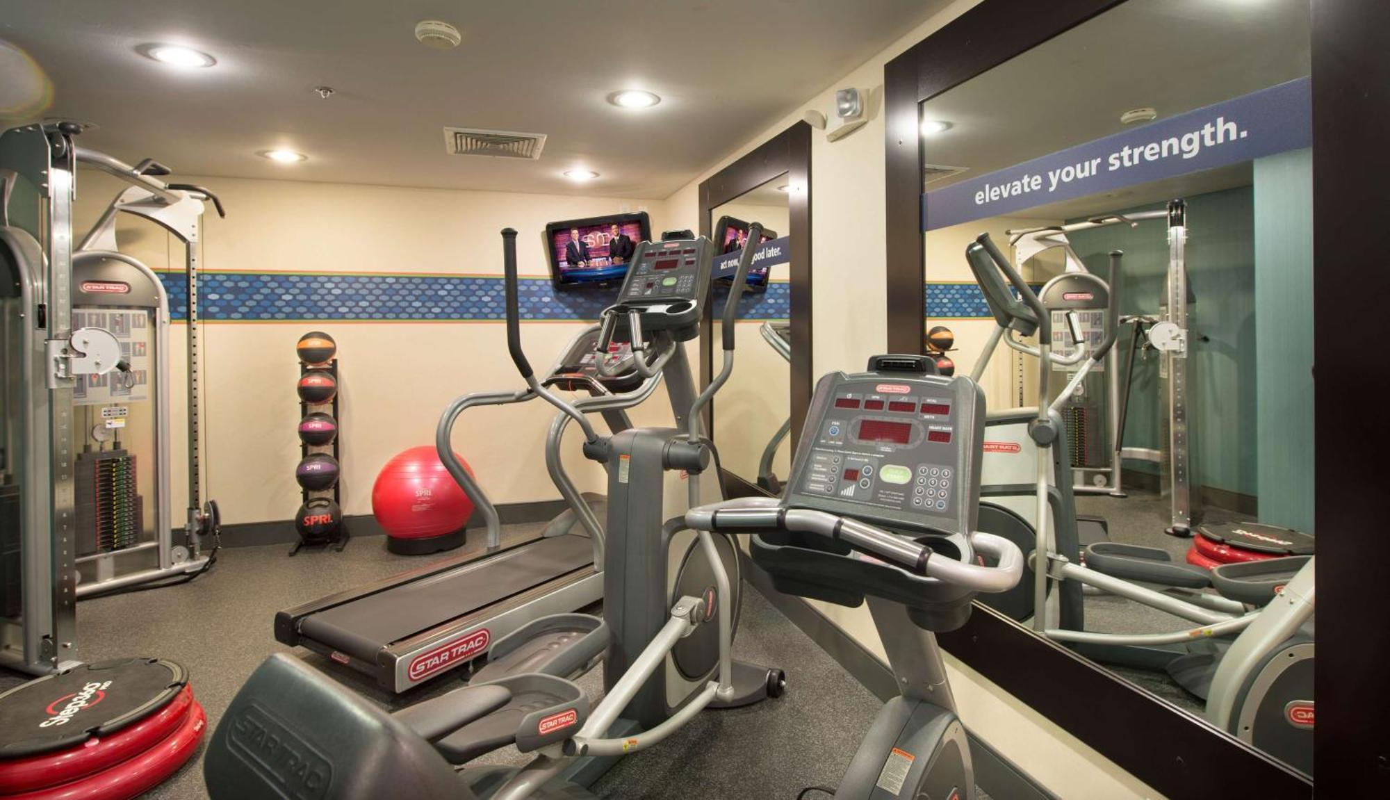 Hampton Inn Корнелия Экстерьер фото
