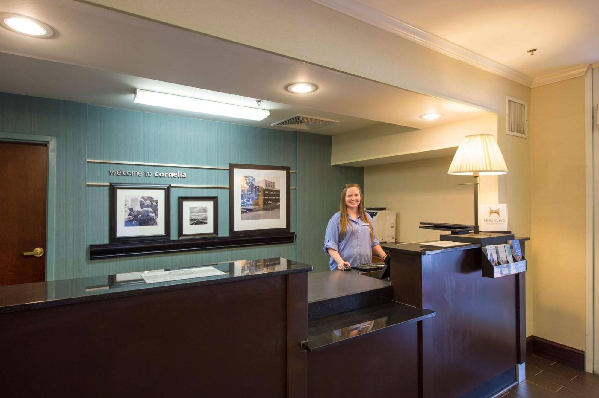 Hampton Inn Корнелия Экстерьер фото