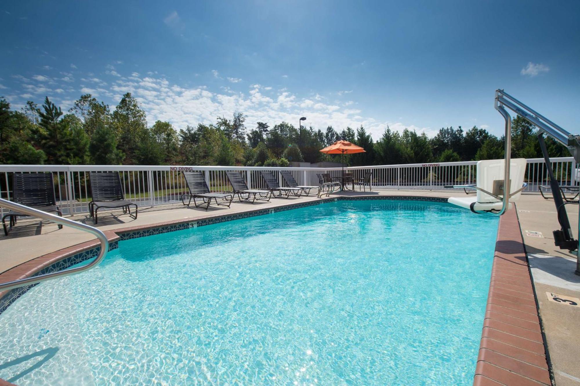 Hampton Inn Корнелия Экстерьер фото