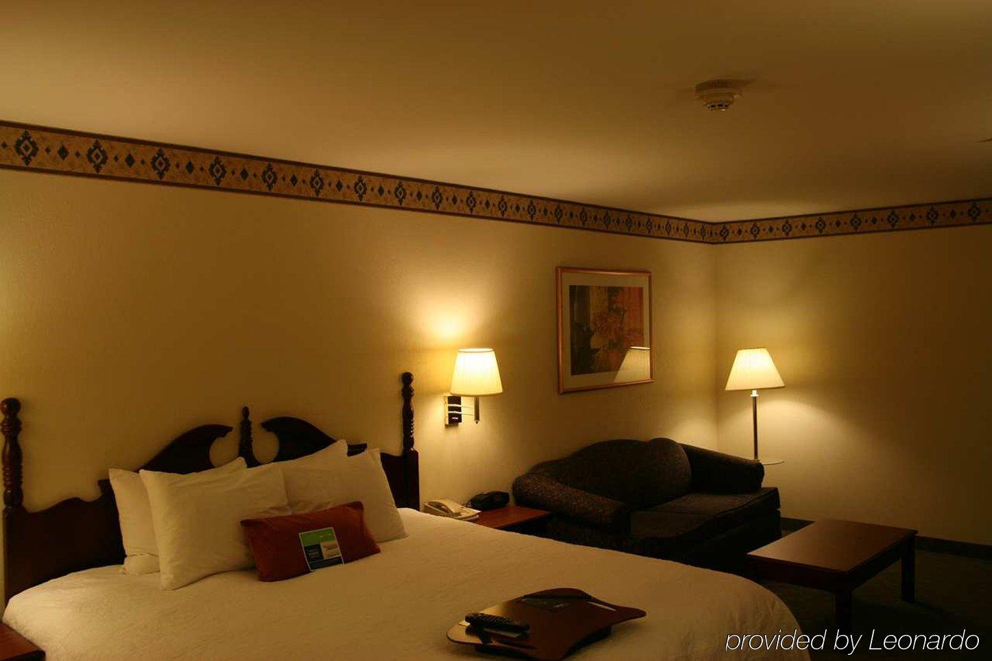 Hampton Inn Корнелия Номер фото
