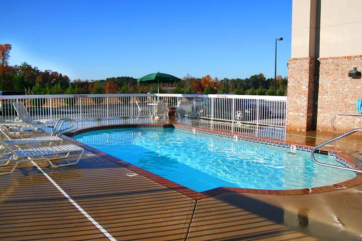 Hampton Inn Корнелия Экстерьер фото