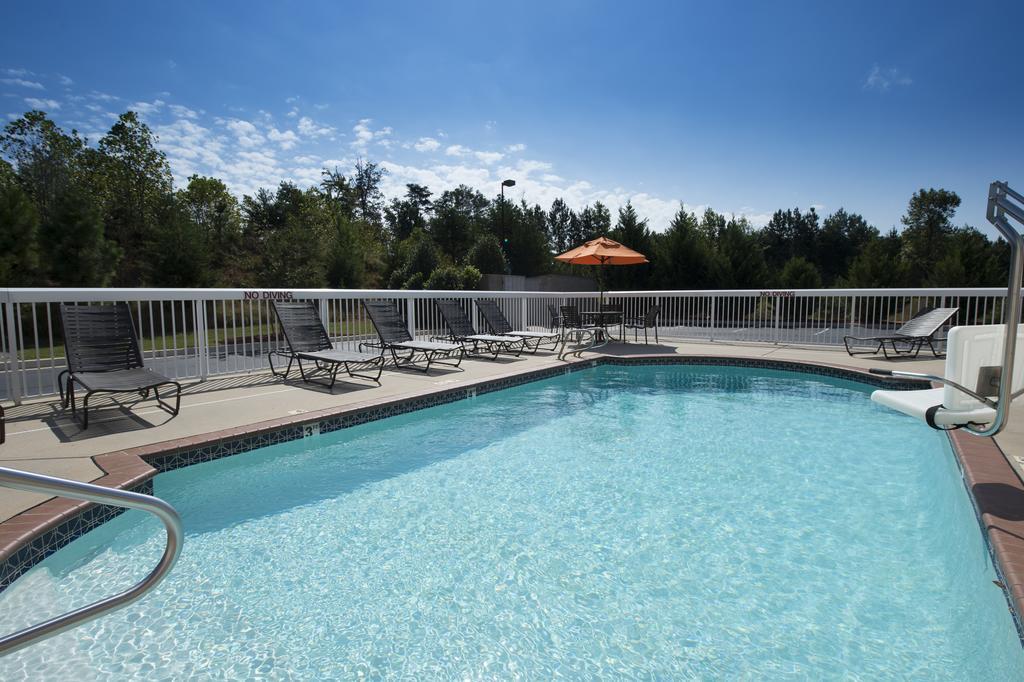 Hampton Inn Корнелия Экстерьер фото